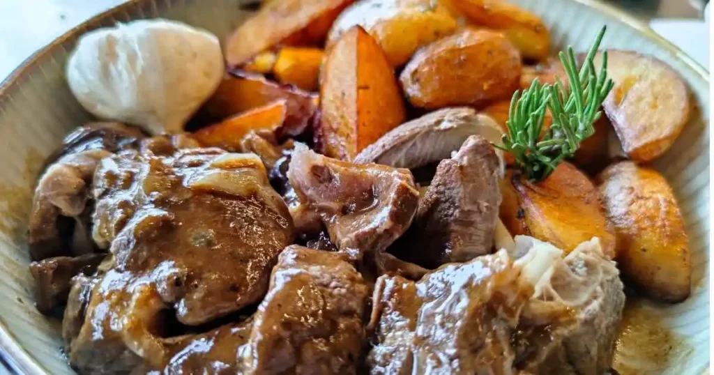 Garlic-Butter-Steak-and-Potatoes-Skillet